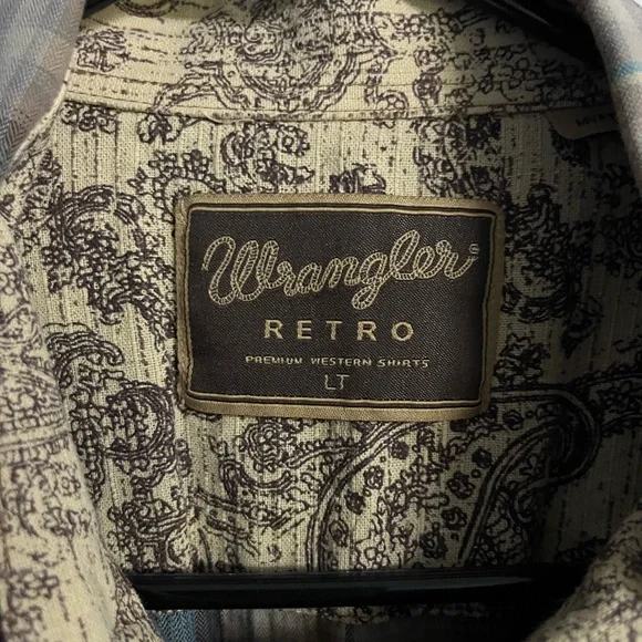 Plaid Wrangler Retro Button-Up Shirt in Blue‎ and Tan - Picture 4 of 5